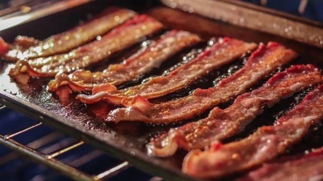 how long to cook bacon in the oven at 450